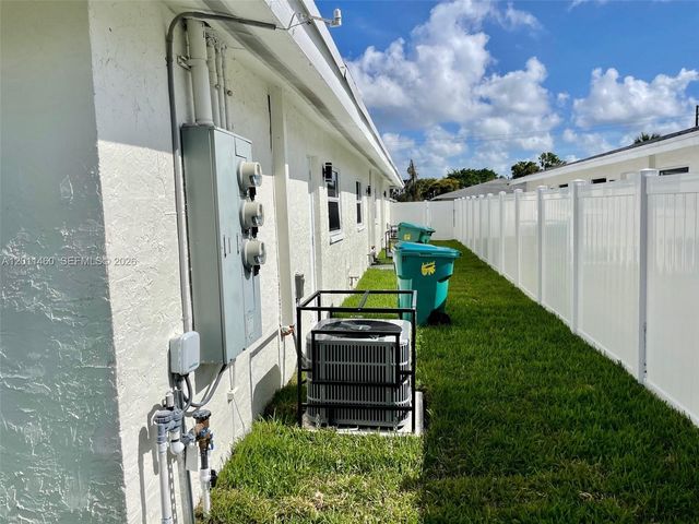 5711 NW 28th St 5711, Lauderhill, FL 33313