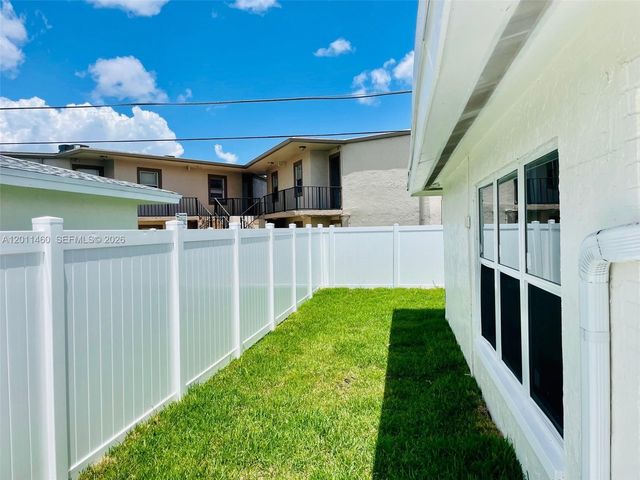 5711 NW 28th St 5711, Lauderhill, FL 33313