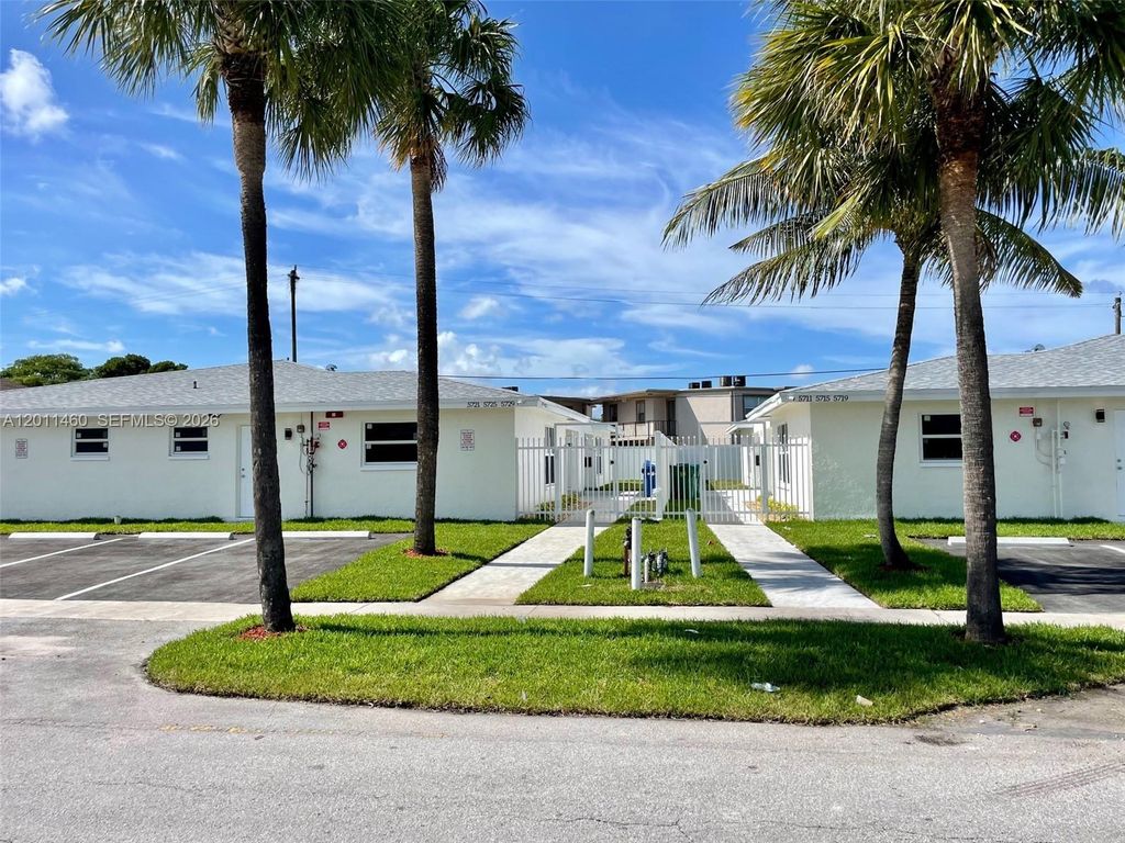 5711 NW 28th St 5711, Lauderhill, FL 33313
