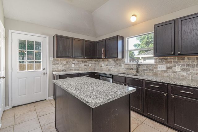 5500 N Buffalo Circle, Willis, TX 77378