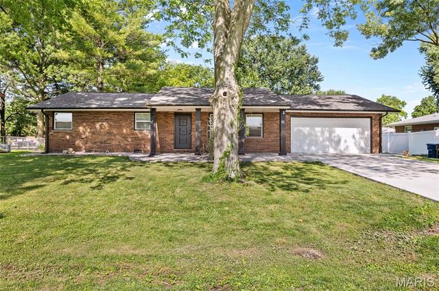 34 Belair Court, Maryville, IL 62062