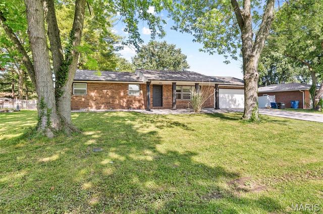 34 Belair Court, Maryville, IL 62062