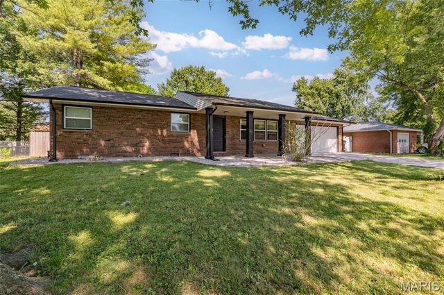 34 Belair Court, Maryville, IL 62062