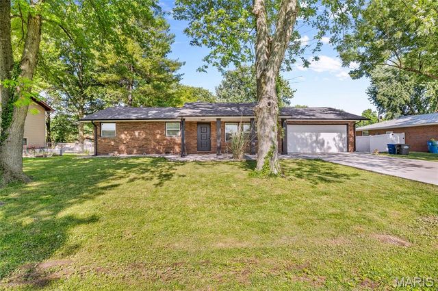 34 Belair Court, Maryville, IL 62062