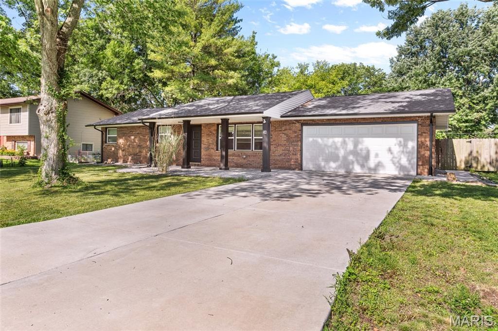34 Belair Court, Maryville, IL 62062