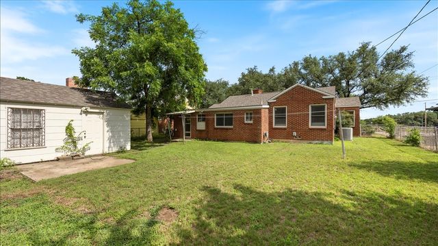 6321 Calmont Avenue, Fort Worth, TX 76116
