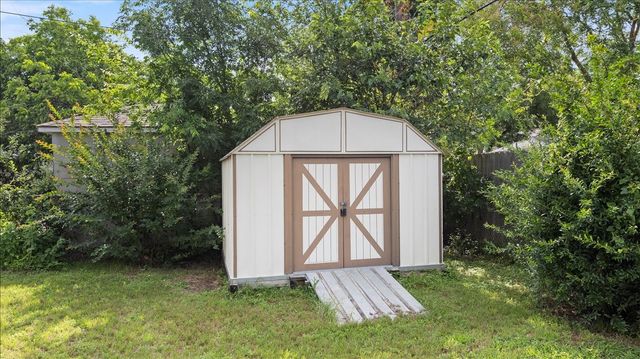 6321 Calmont Avenue, Fort Worth, TX 76116