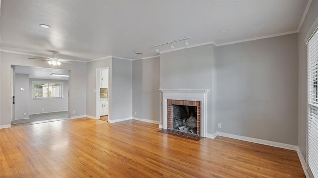 6321 Calmont Avenue, Fort Worth, TX 76116
