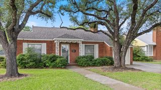 6321 Calmont Avenue, Fort Worth, TX 76116