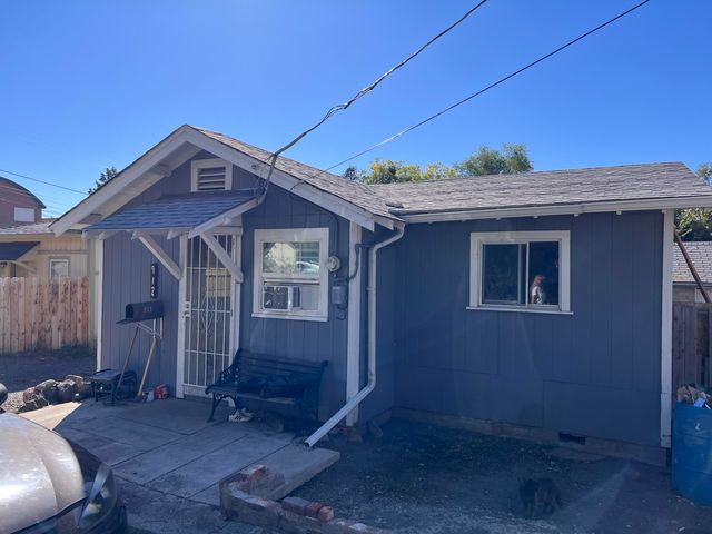 1443 Oregon Avenue, Klamath Falls, OR 97601
