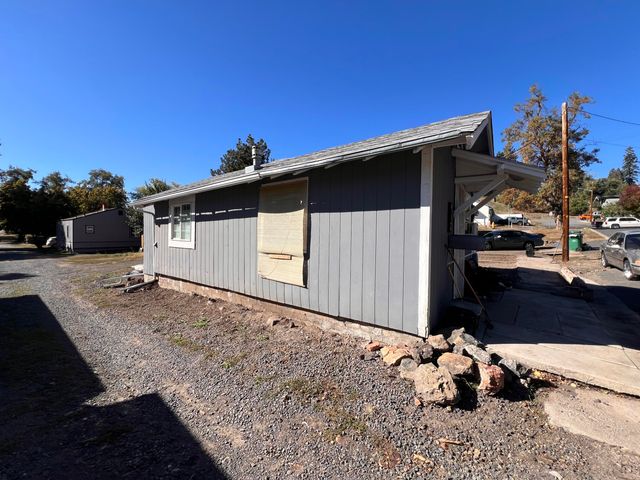 1443 Oregon Avenue, Klamath Falls, OR 97601