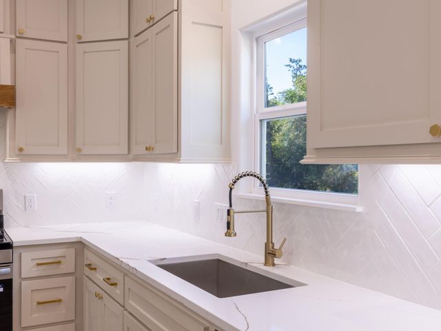 275 Hereford Drive, Onalaska, TX 77360