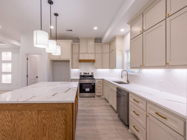 275 Hereford Drive, Onalaska, TX 77360