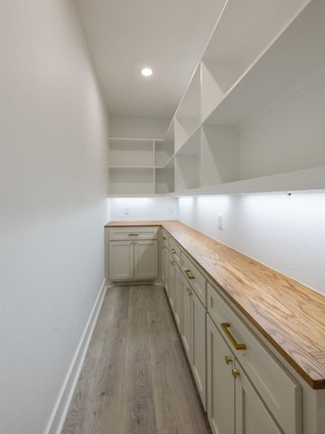 275 Hereford Drive, Onalaska, TX 77360