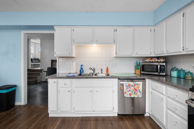 38 Oak Lane, Davenport, IA 52803