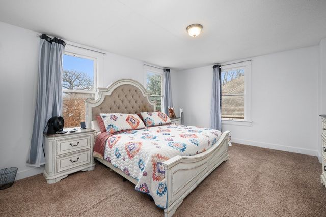 38 Oak Lane, Davenport, IA 52803