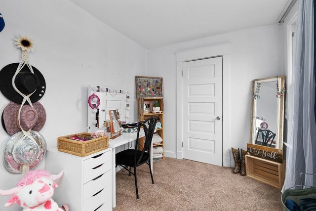 38 Oak Lane, Davenport, IA 52803