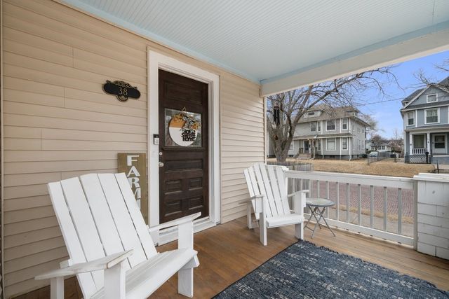 38 Oak Lane, Davenport, IA 52803