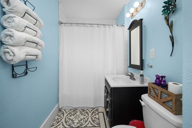 38 Oak Lane, Davenport, IA 52803