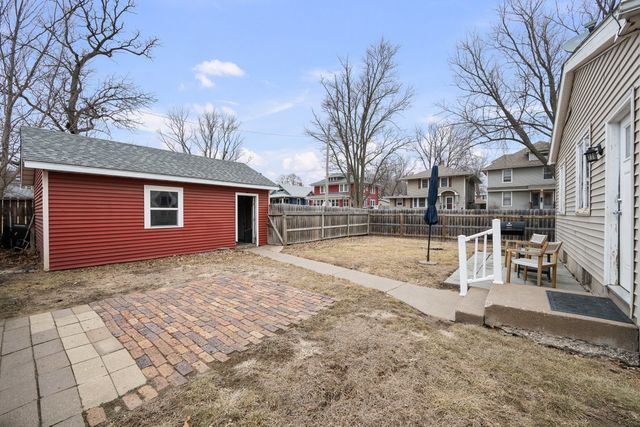 38 Oak Lane, Davenport, IA 52803