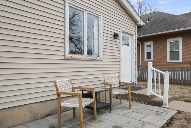 38 Oak Lane, Davenport, IA 52803