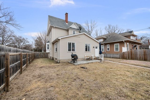 38 Oak Lane, Davenport, IA 52803