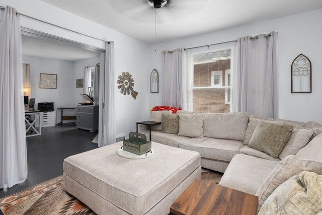 38 Oak Lane, Davenport, IA 52803