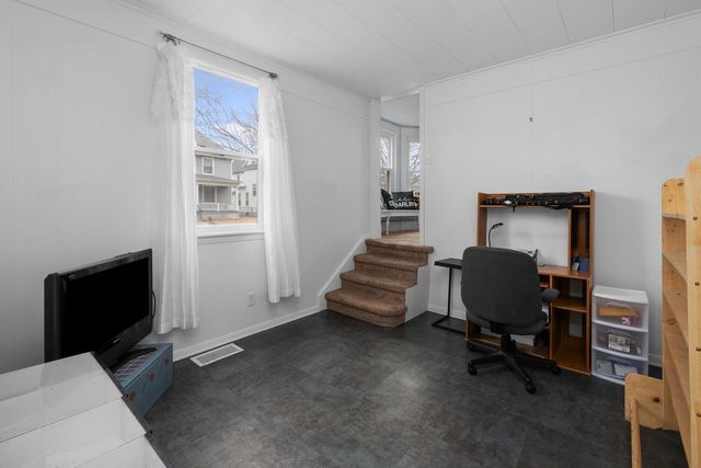 38 Oak Lane, Davenport, IA 52803