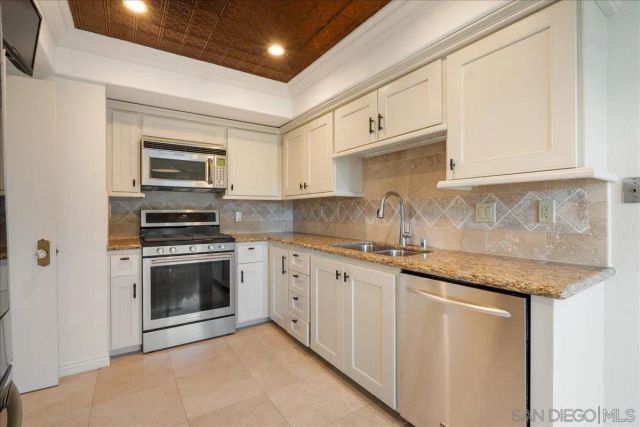 1496 Camino Lujan, San Diego, CA 92111