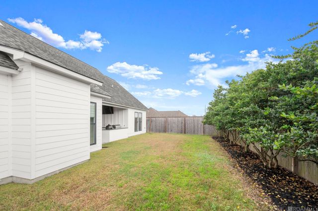 38191 Meadow Rue Dr, Prairieville, LA 70769