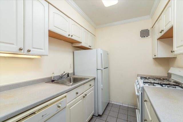15105 Cross Island Pkwy Apt 1D, New York City, NY 11357