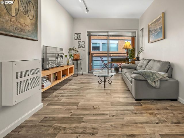 701 COLUMBIA St 714, Vancouver, WA 98660