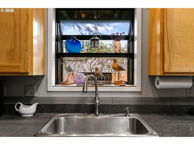 315 SEAGROVE Loop, Lincoln City, OR 97367