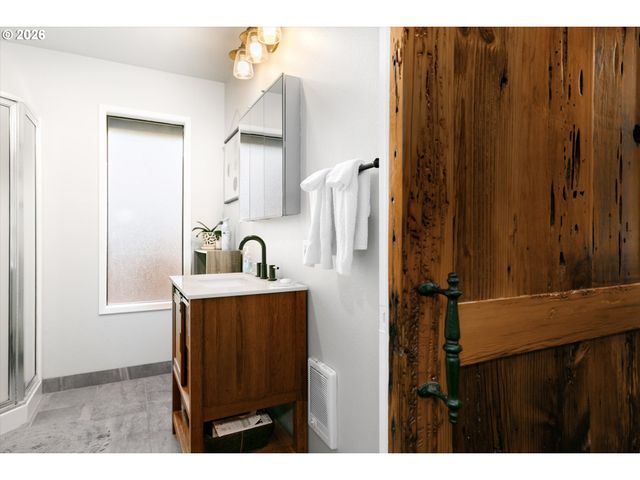 315 SEAGROVE Loop, Lincoln City, OR 97367