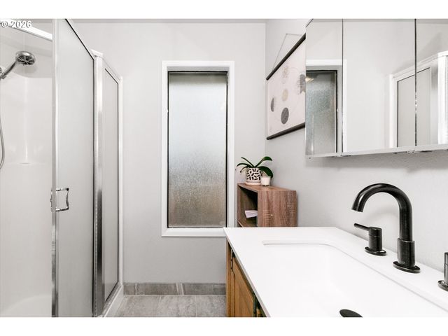 315 SEAGROVE Loop, Lincoln City, OR 97367