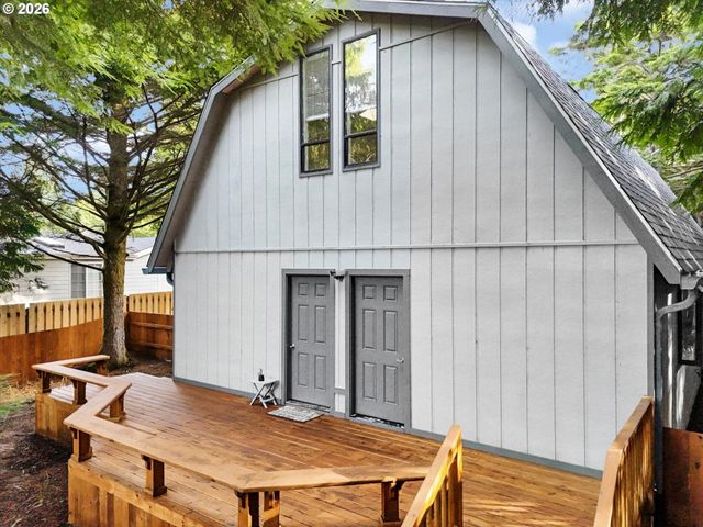 315 SEAGROVE Loop, Lincoln City, OR 97367