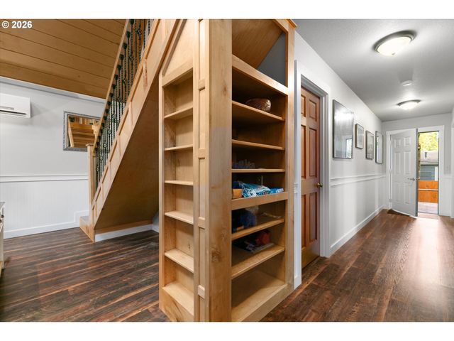 315 SEAGROVE Loop, Lincoln City, OR 97367