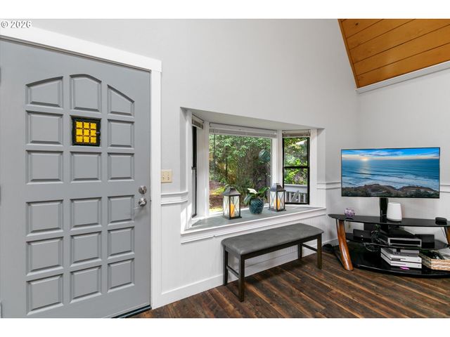 315 SEAGROVE Loop, Lincoln City, OR 97367