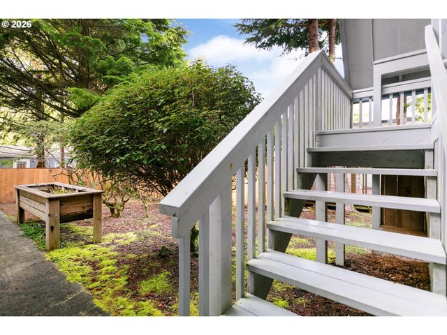 315 SEAGROVE Loop, Lincoln City, OR 97367