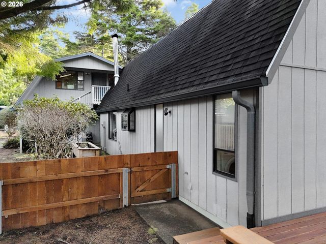 315 SEAGROVE Loop, Lincoln City, OR 97367