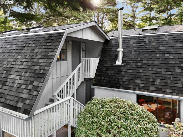 315 SEAGROVE Loop, Lincoln City, OR 97367