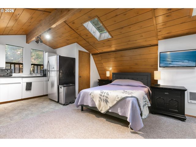 315 SEAGROVE Loop, Lincoln City, OR 97367