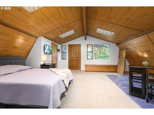 315 SEAGROVE Loop, Lincoln City, OR 97367