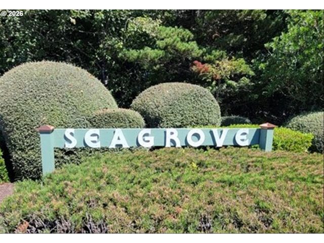 315 SEAGROVE Loop, Lincoln City, OR 97367