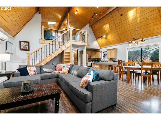 315 SEAGROVE Loop, Lincoln City, OR 97367