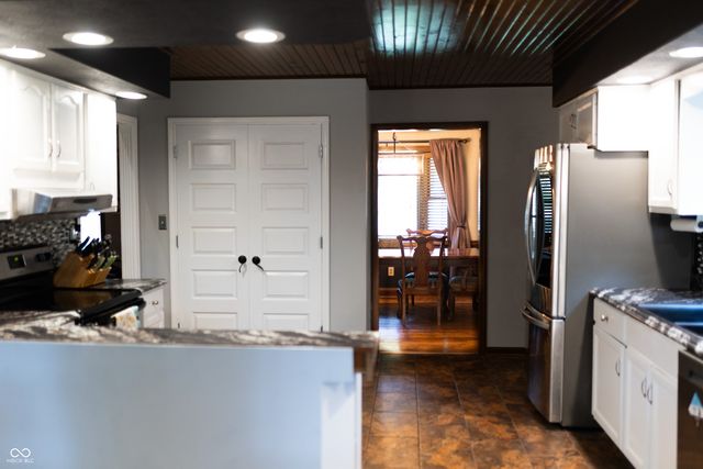 1914 S Hunters Ridge Lane, Greenwood, IN 46143