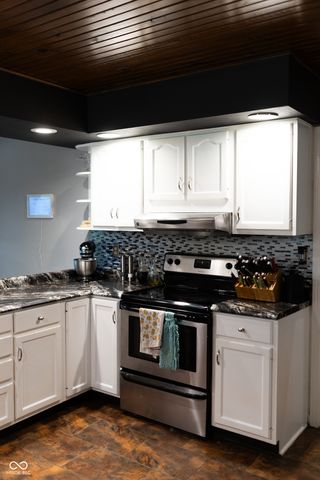 1914 S Hunters Ridge Lane, Greenwood, IN 46143