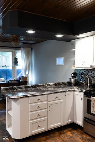 1914 S Hunters Ridge Lane, Greenwood, IN 46143