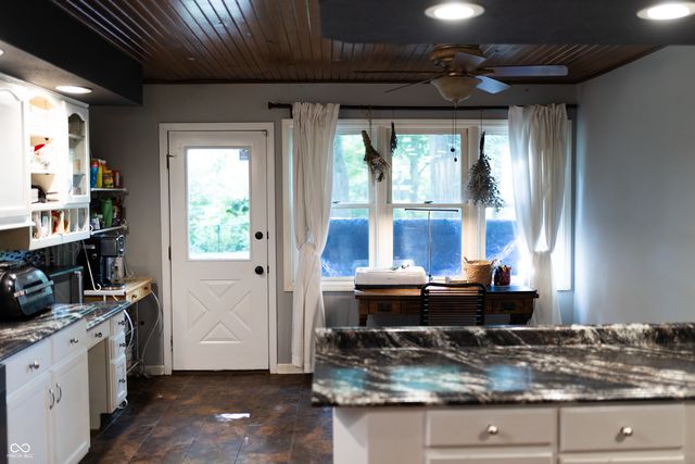 1914 S Hunters Ridge Lane, Greenwood, IN 46143