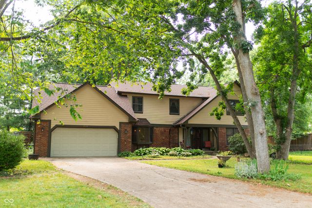 1914 S Hunters Ridge Lane, Greenwood, IN 46143
